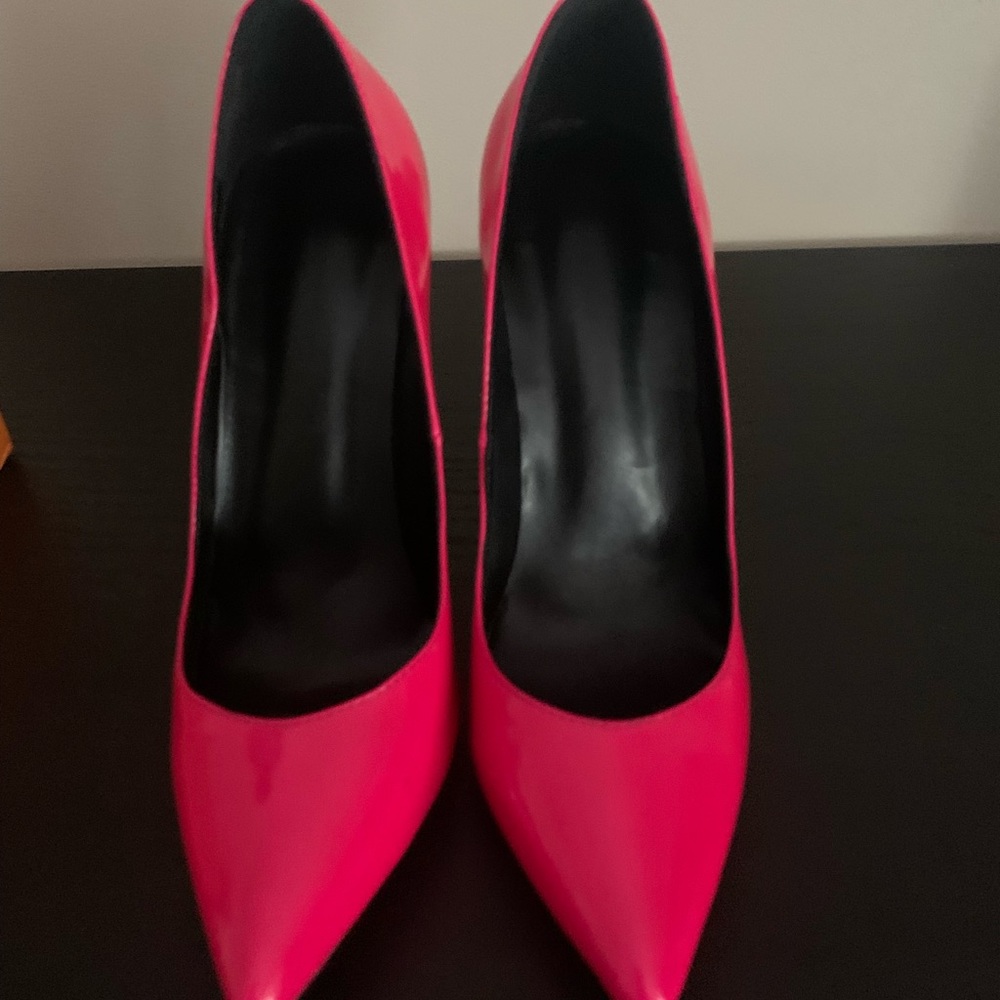 Shoes - Picture 5 of 6